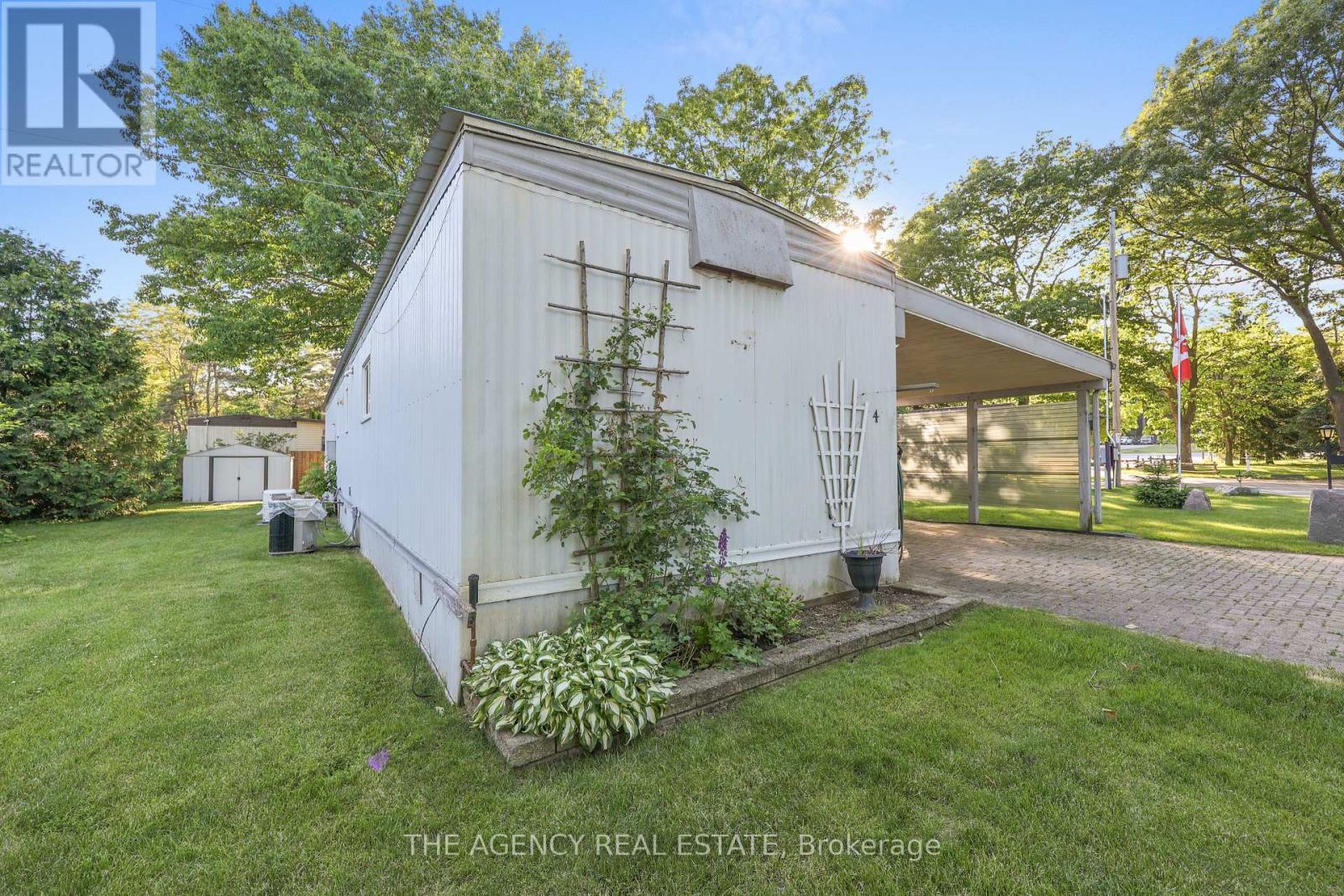 4 - 9839 Lakeshore Road, Lambton Shores, Ontario  N0M 1T0 - Photo 5 - X8441300