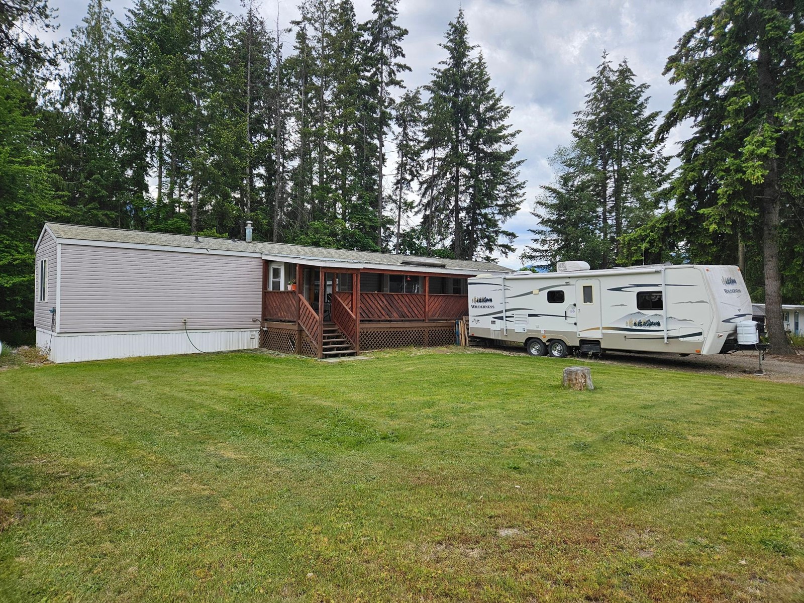 719 9TH AVENUE NW, nakusp, British Columbia