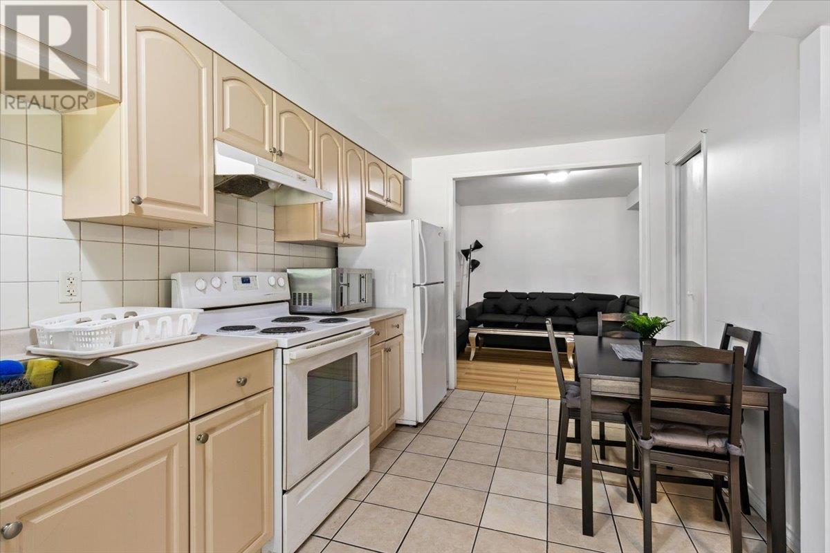 Listing Picture 14 of 40 : 7575 10TH AVENUE, Burnaby / 本拿比 - 魯藝地產 Yvonne Lu Group - MLS Medallion Club Member