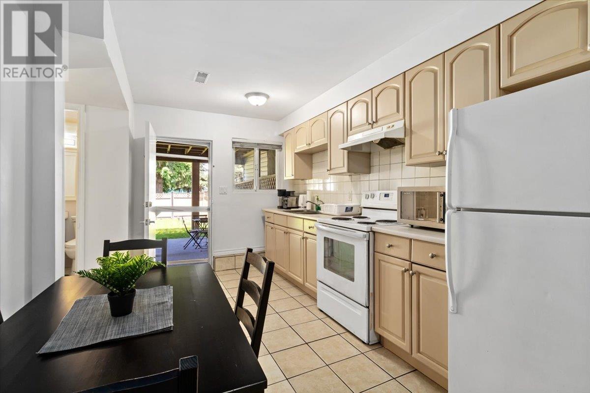 Listing Picture 21 of 40 : 7575 10TH AVENUE, Burnaby / 本拿比 - 魯藝地產 Yvonne Lu Group - MLS Medallion Club Member