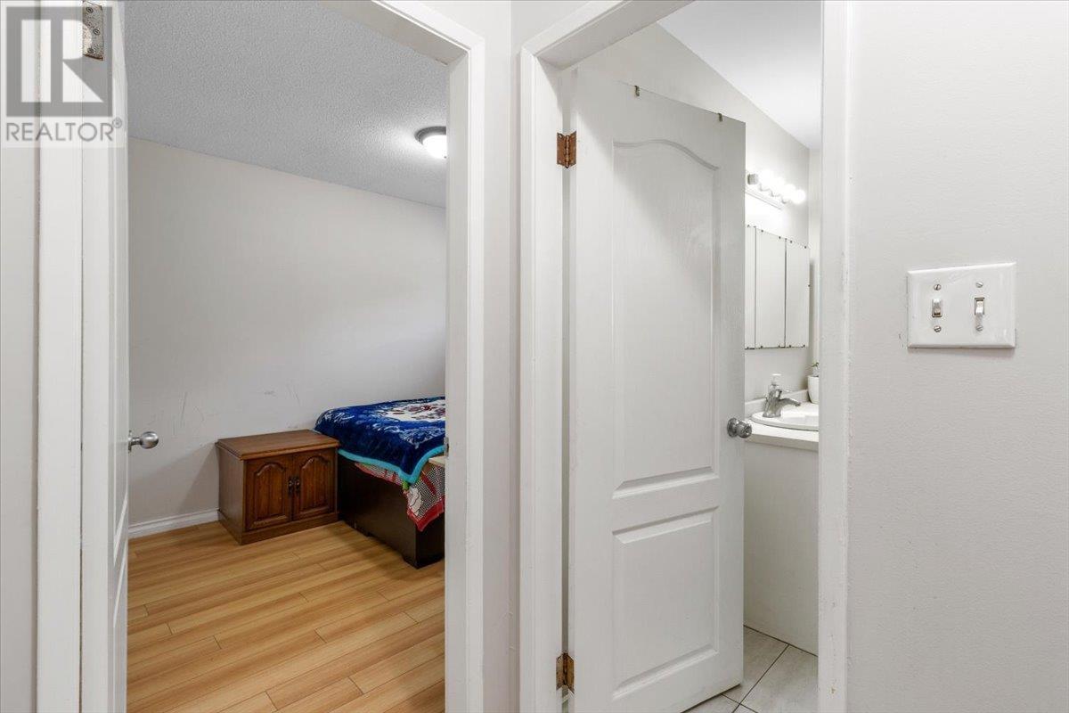 Listing Picture 25 of 40 : 7575 10TH AVENUE, Burnaby / 本拿比 - 魯藝地產 Yvonne Lu Group - MLS Medallion Club Member