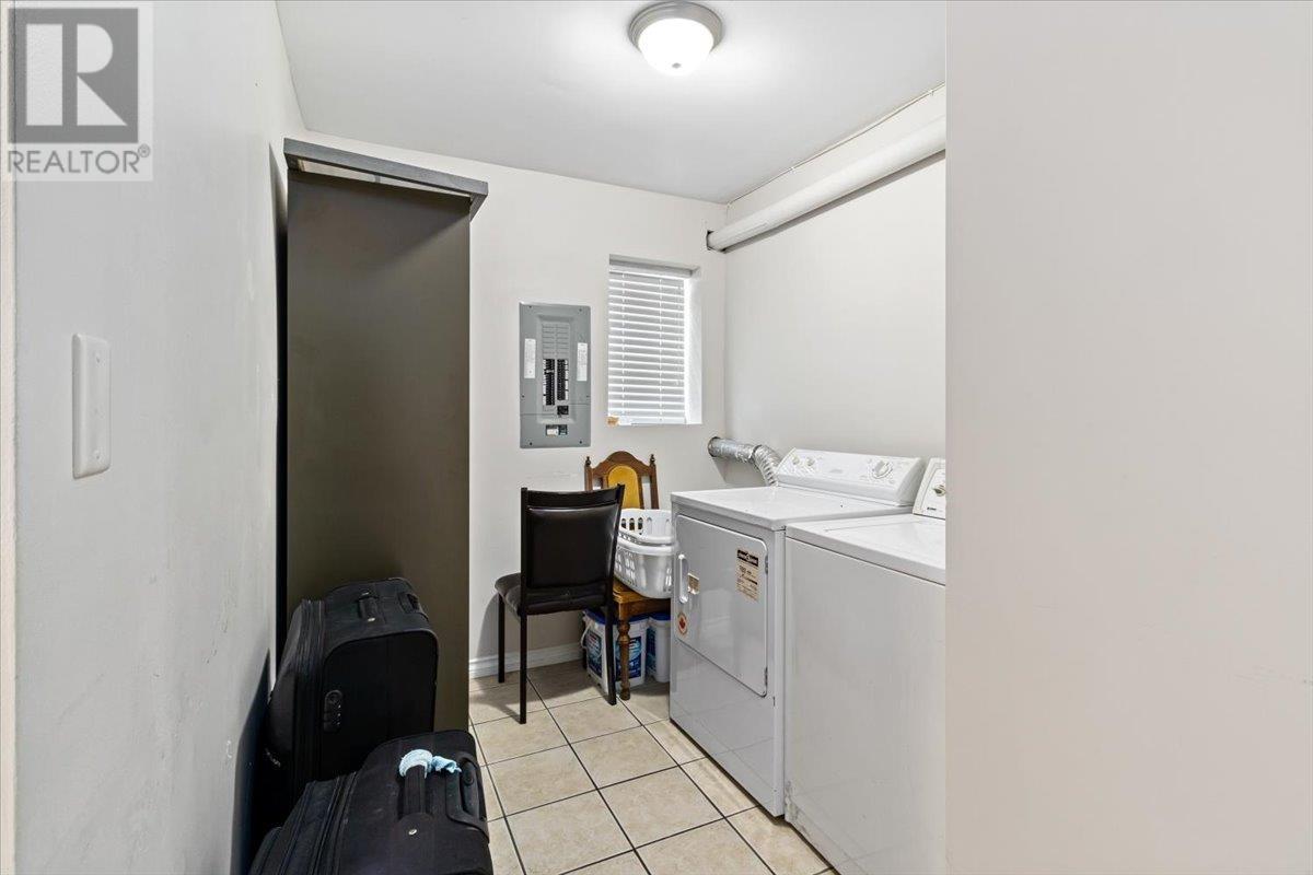 Listing Picture 9 of 40 : 7575 10TH AVENUE, Burnaby / 本拿比 - 魯藝地產 Yvonne Lu Group - MLS Medallion Club Member