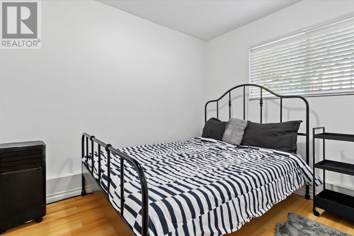 Listing Picture 16 of 40 : 7575 10TH AVENUE, Burnaby / 本拿比 - 魯藝地產 Yvonne Lu Group - MLS Medallion Club Member