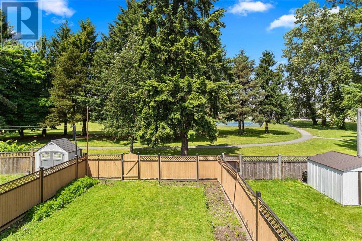 Listing Picture 12 of 40 : 7575 10TH AVENUE, Burnaby / 本拿比 - 魯藝地產 Yvonne Lu Group - MLS Medallion Club Member