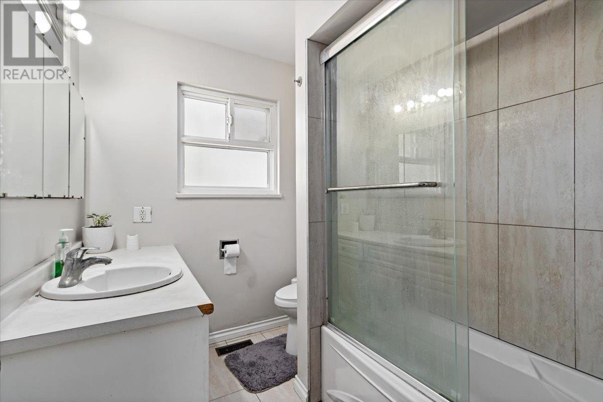 Listing Picture 27 of 40 : 7575 10TH AVENUE, Burnaby / 本拿比 - 魯藝地產 Yvonne Lu Group - MLS Medallion Club Member