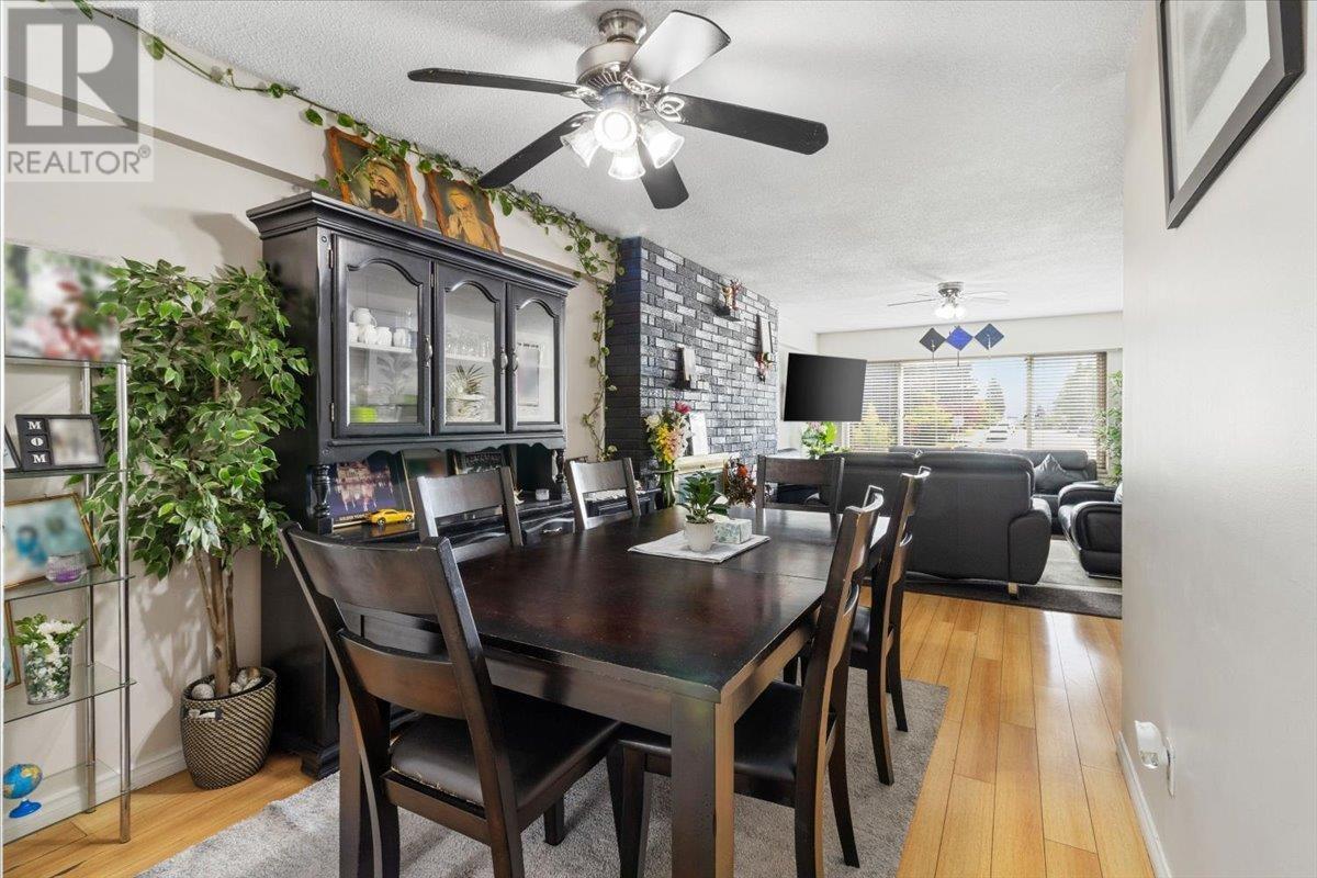 Listing Picture 33 of 40 : 7575 10TH AVENUE, Burnaby / 本拿比 - 魯藝地產 Yvonne Lu Group - MLS Medallion Club Member