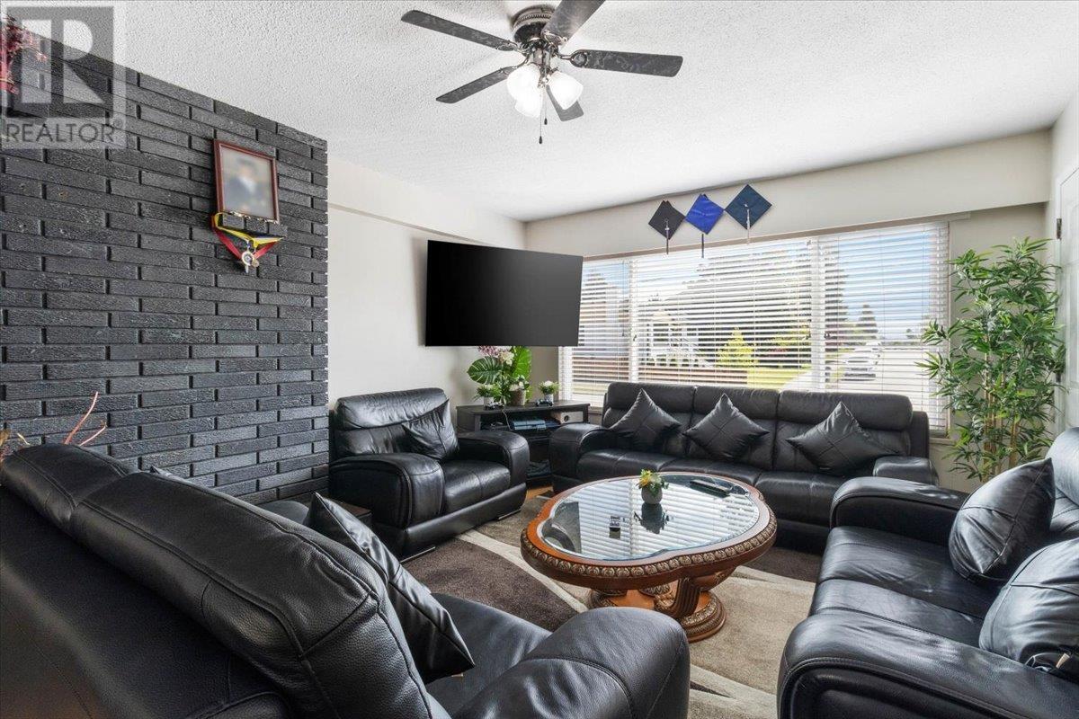 Listing Picture 31 of 40 : 7575 10TH AVENUE, Burnaby / 本拿比 - 魯藝地產 Yvonne Lu Group - MLS Medallion Club Member