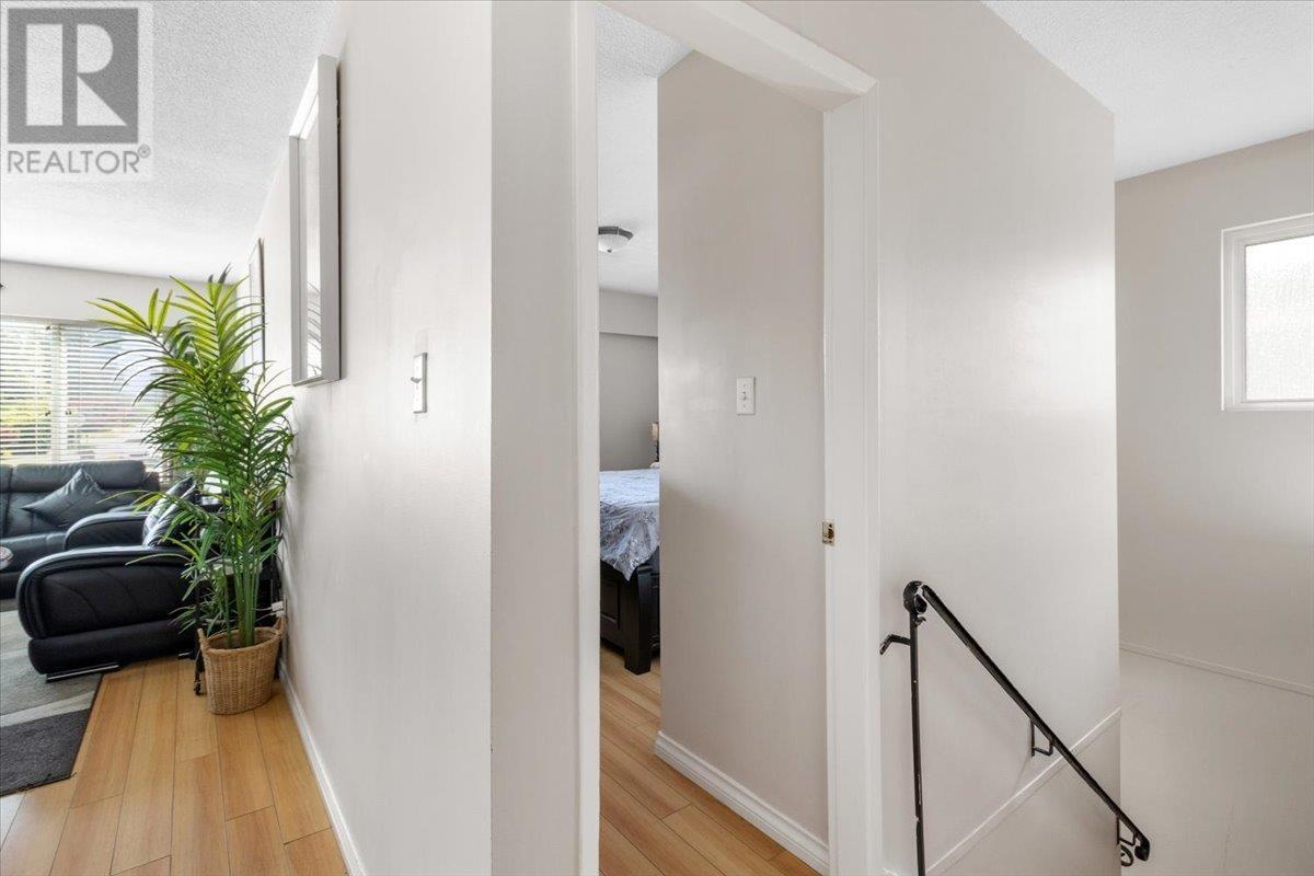 Listing Picture 38 of 40 : 7575 10TH AVENUE, Burnaby / 本拿比 - 魯藝地產 Yvonne Lu Group - MLS Medallion Club Member