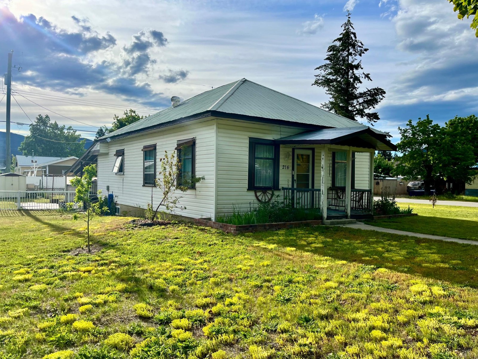 216 4TH AVENUE, nakusp, British Columbia