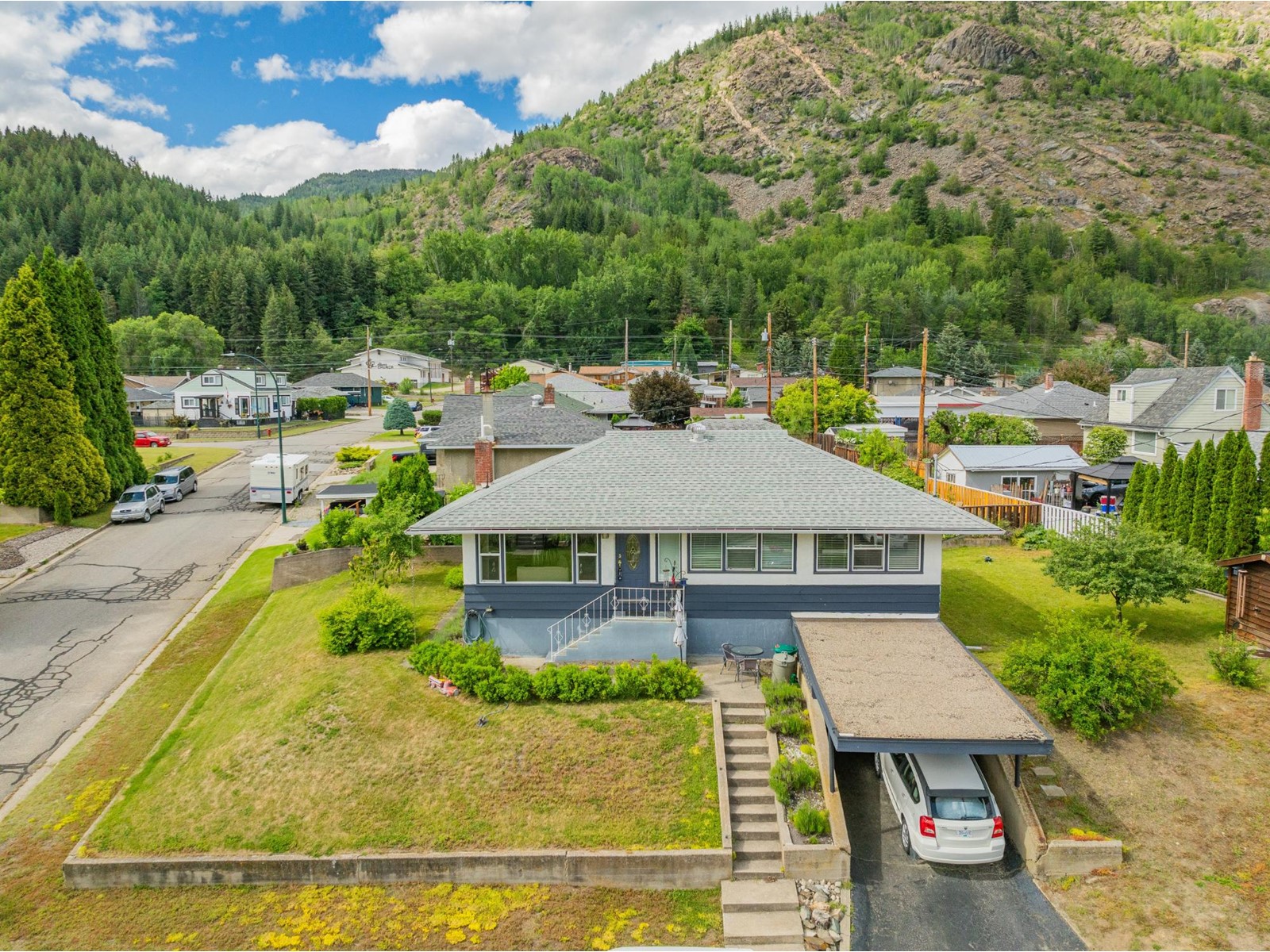 1402 TULIP STREET, trail, British Columbia