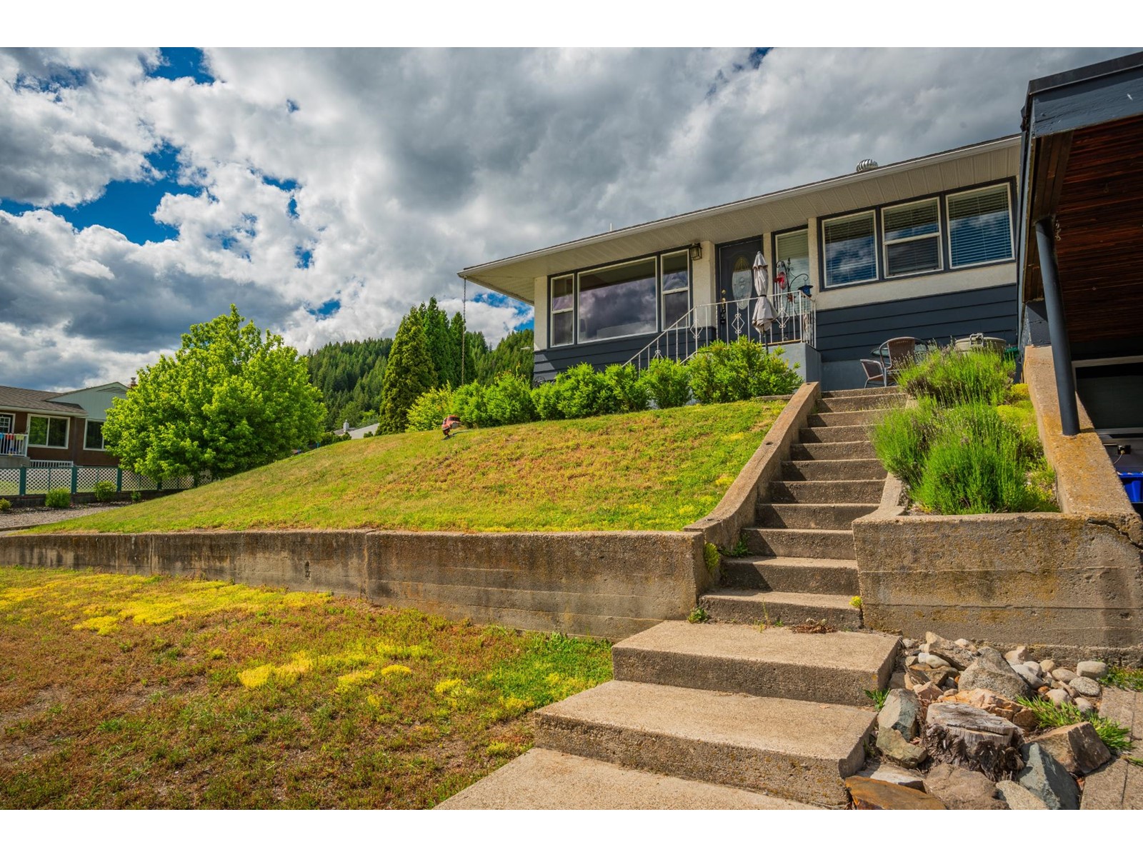 1402 Tulip Street, Trail, British Columbia  V1R 2R6 - Photo 62 - 2477732