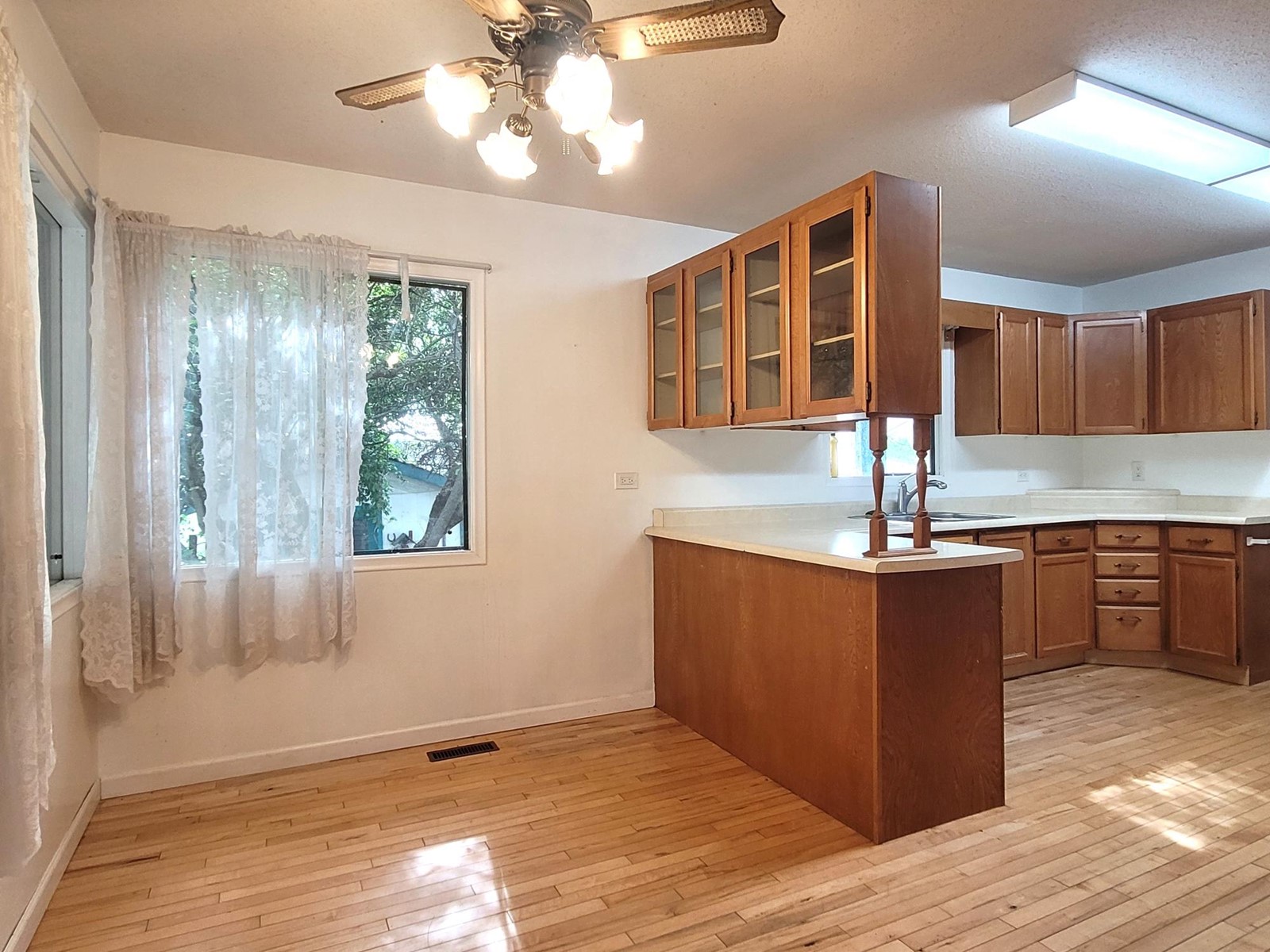 7461 2nd St, Grand Forks, British Columbia  V0H 1H0 - Photo 5 - 2477723