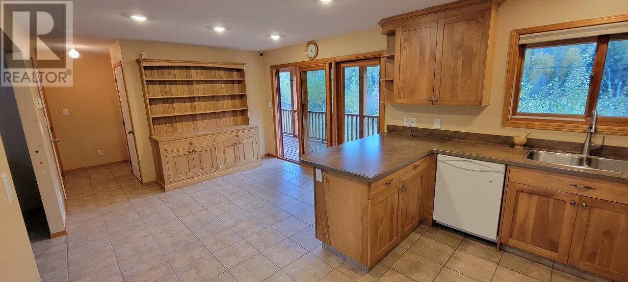 2200 Yellowhead Highway S, Clearwater, British Columbia    - Photo 12 - 179265