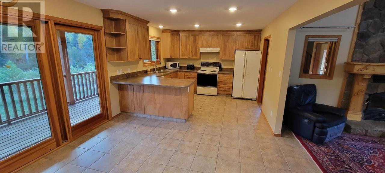 2200 Yellowhead Highway S, Clearwater, British Columbia    - Photo 14 - 179265