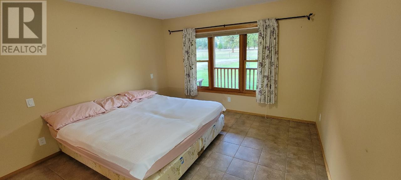 2200 Yellowhead Highway S, Clearwater, British Columbia   - Photo 23 - 179258