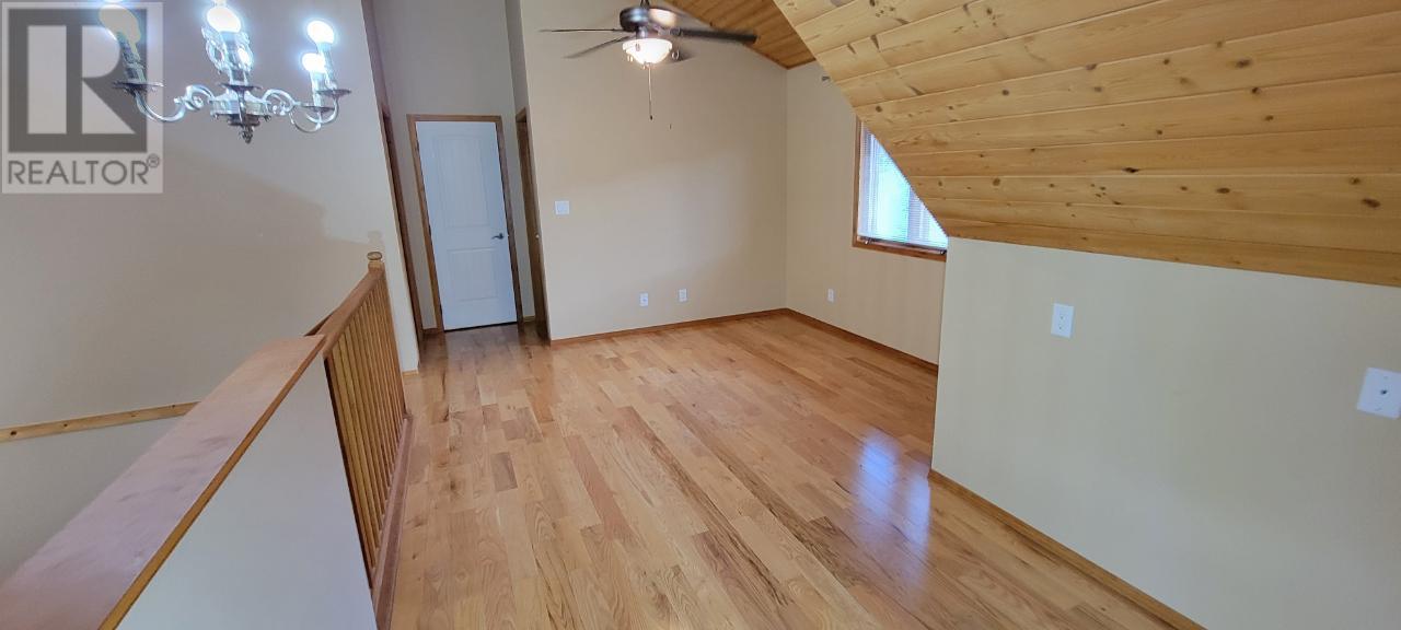 2200 Yellowhead Highway S, Clearwater, British Columbia   - Photo 27 - 179258