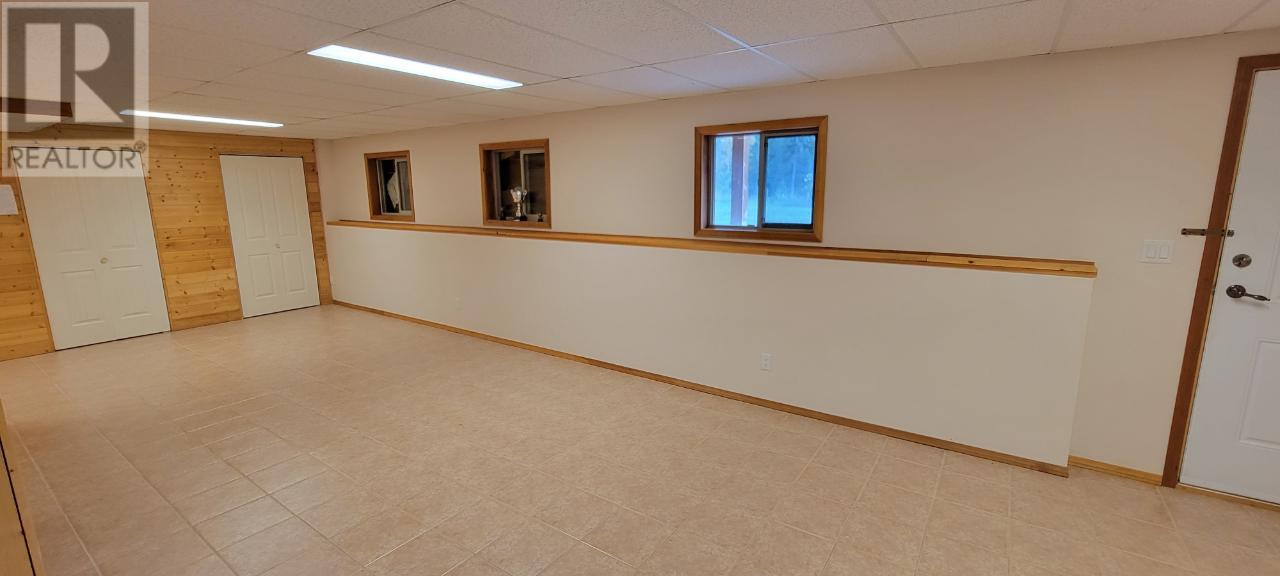 2200 Yellowhead Highway S, Clearwater, British Columbia   - Photo 31 - 179258