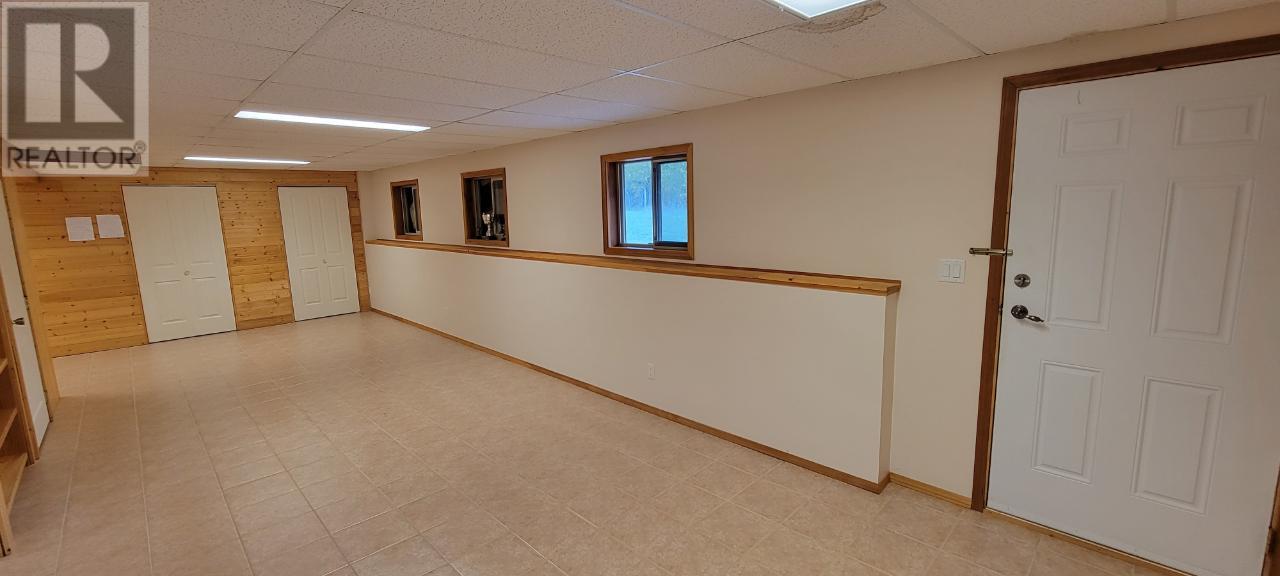 2200 Yellowhead Highway S, Clearwater, British Columbia   - Photo 32 - 179258