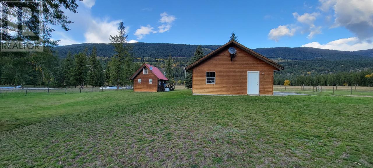 2200 Yellowhead Highway S, Clearwater, British Columbia   - Photo 39 - 179258