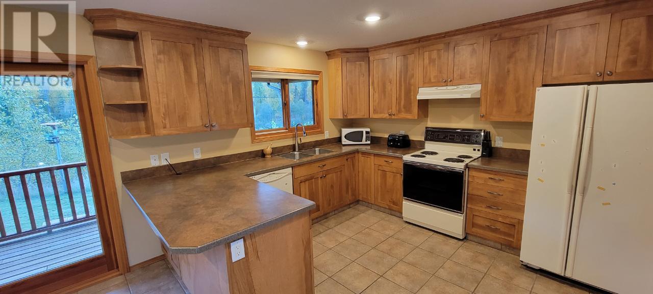 2200 Yellowhead Highway S, Clearwater, British Columbia   - Photo 9 - 179258