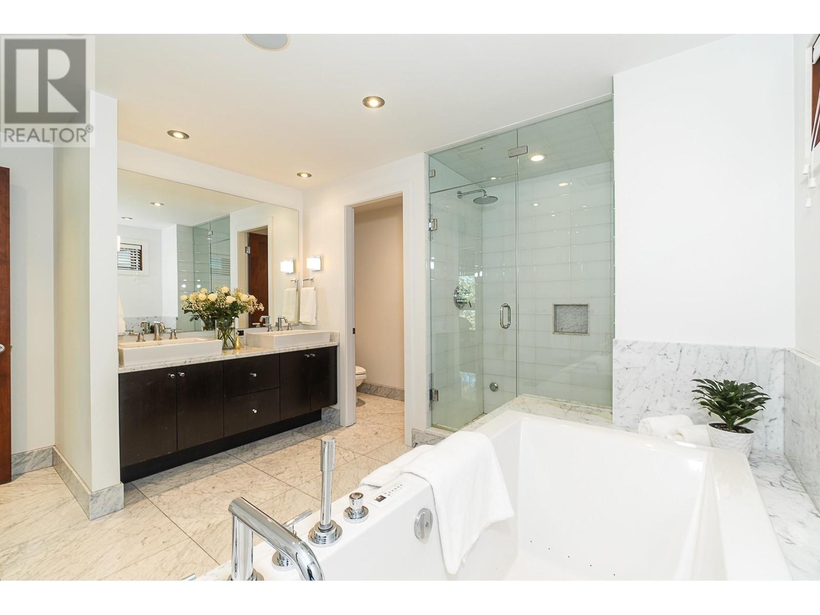 Listing Picture 22 of 33 : 5918 CHANCELLOR BOULEVARD, Vancouver / 溫哥華 - 魯藝地產 Yvonne Lu Group - MLS Medallion Club Member