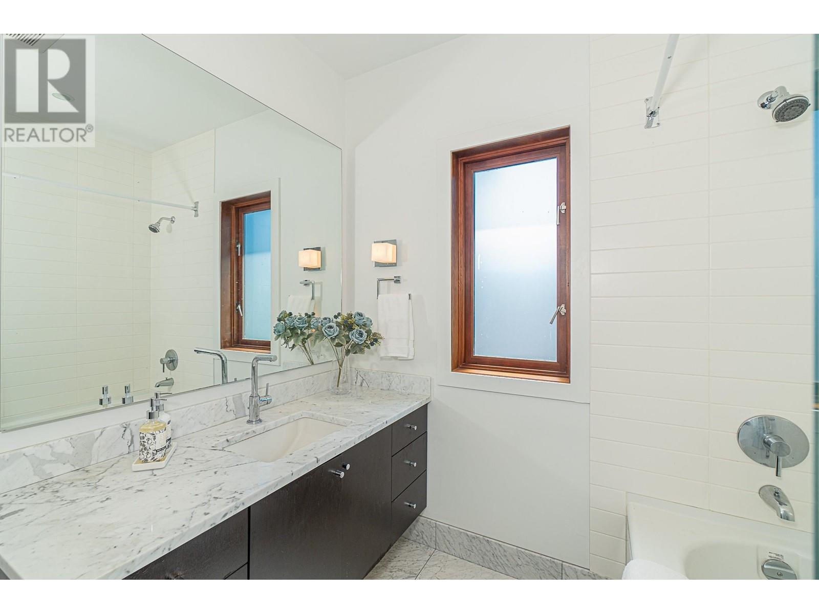 Listing Picture 25 of 33 : 5918 CHANCELLOR BOULEVARD, Vancouver / 溫哥華 - 魯藝地產 Yvonne Lu Group - MLS Medallion Club Member