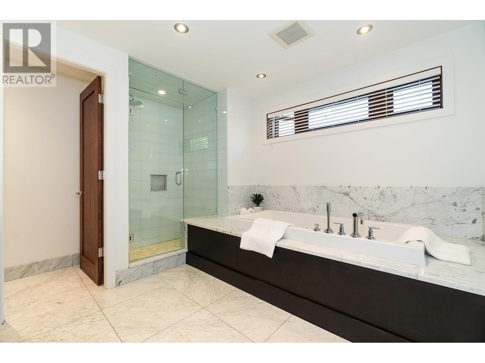 Listing Picture 21 of 33 : 5918 CHANCELLOR BOULEVARD, Vancouver / 溫哥華 - 魯藝地產 Yvonne Lu Group - MLS Medallion Club Member