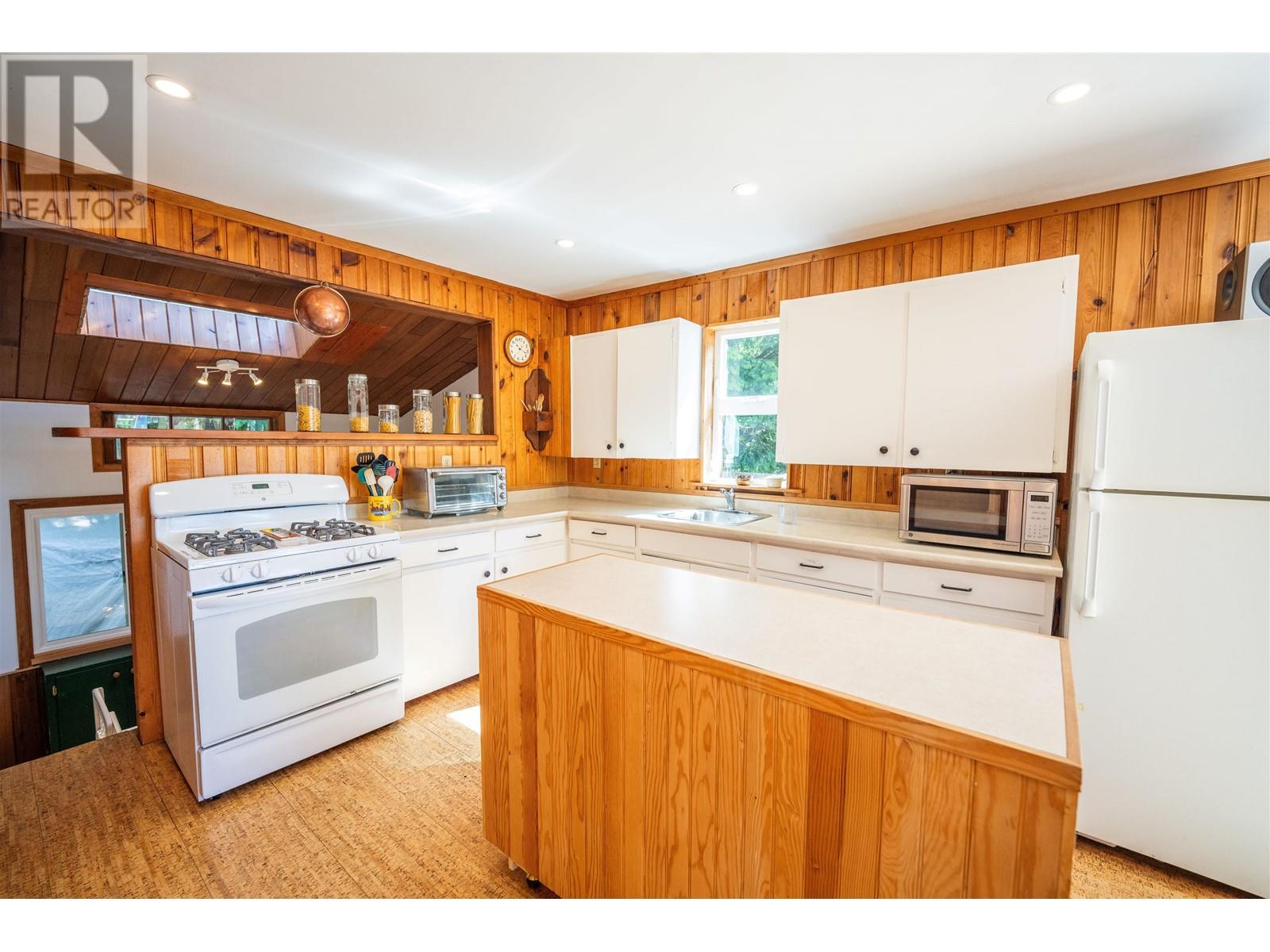 22 Brighton Beach, North Vancouver, British Columbia  V0V 0V0 - Photo 11 - R2895195