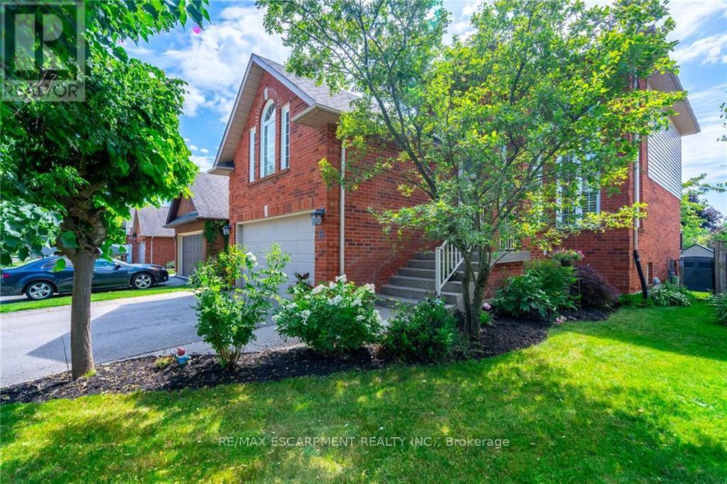 15 Pinecreek Road, Hamilton (Waterdown), Ontario  L8B 0H1 - Photo 2 - X8444664