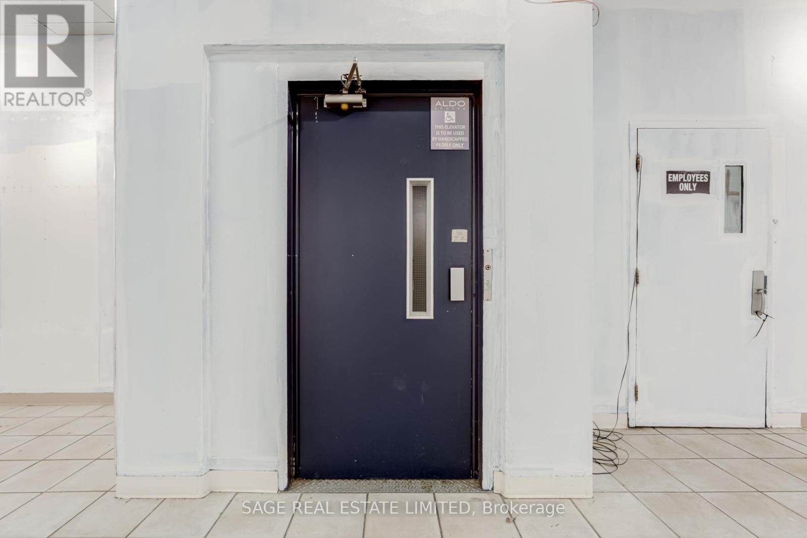 332 Yonge Street, Toronto, Ontario  M5G 1C9 - Photo 7 - C8445346