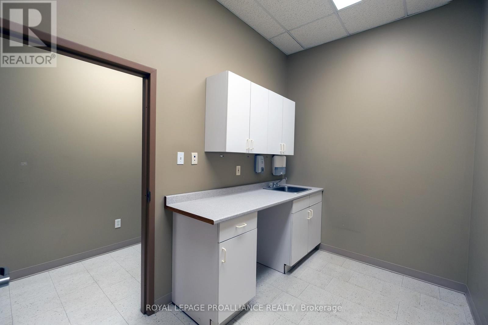 257 Front Street, Belleville, Ontario  K8N 2Z6 - Photo 15 - X8445368