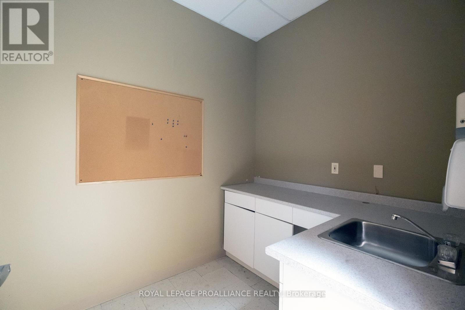 257 Front Street, Belleville, Ontario  K8N 2Z6 - Photo 16 - X8445368