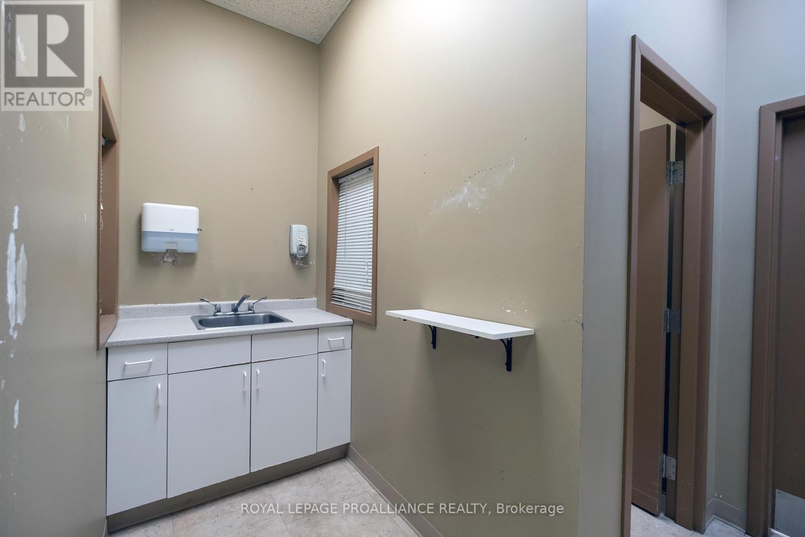 257 Front Street, Belleville, Ontario  K8N 2Z6 - Photo 8 - X8445368