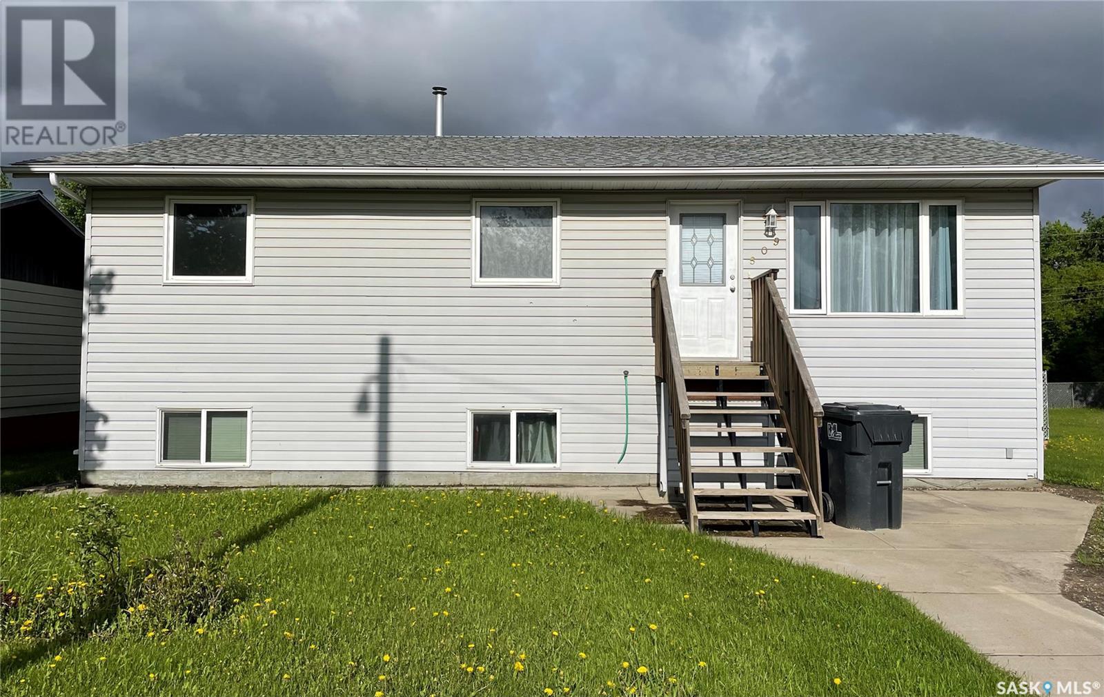 509 3rd STREET E, meadow lake, Saskatchewan