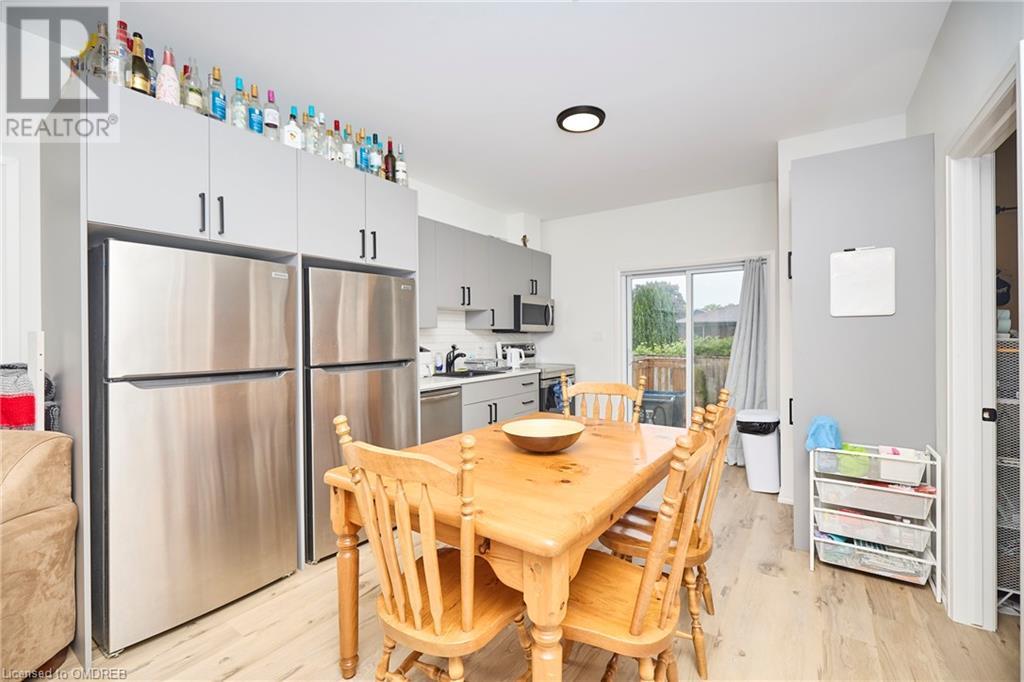 16 Harvey Common, St. Catharines, Ontario  L2T 2K5 - Photo 3 - 40605259