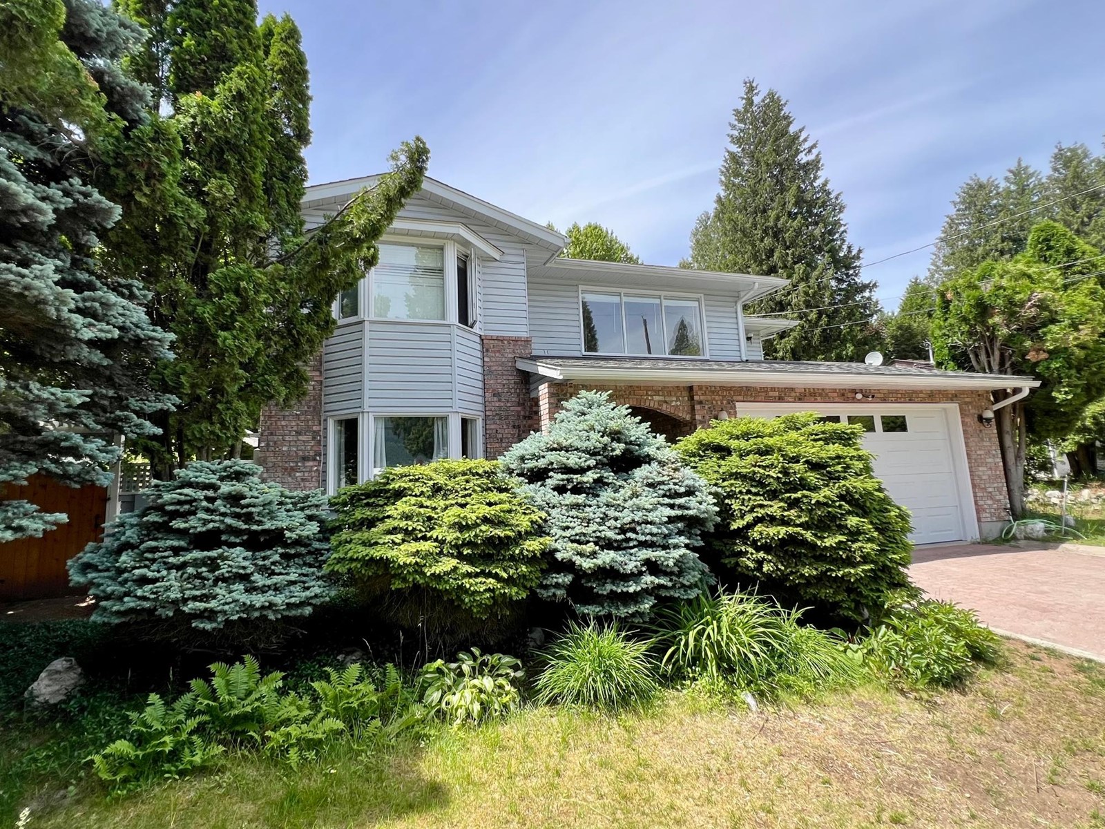 2520 9th Avenue, Castlegar, British Columbia  V1N 2Y8 - Photo 2 - 2477714