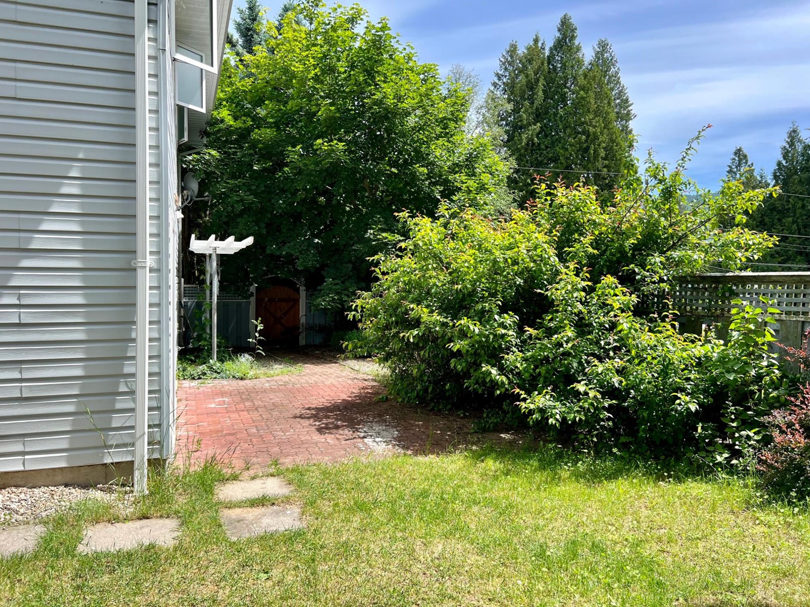 2520 9th Avenue, Castlegar, British Columbia  V1N 2Y8 - Photo 44 - 2477714