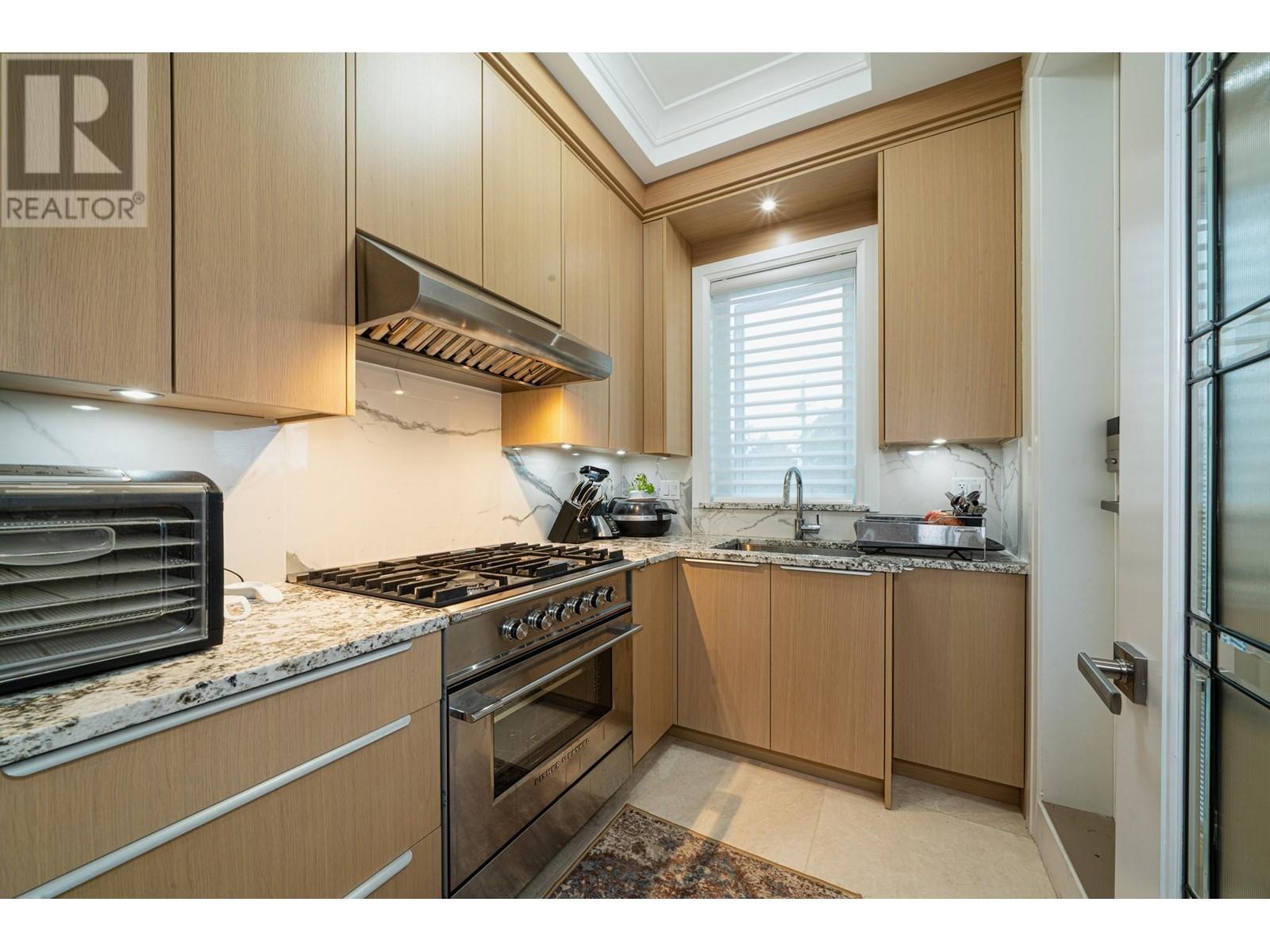 Listing Picture 30 of 37 : 3538 W 30TH AVENUE, Vancouver / 溫哥華 - 魯藝地產 Yvonne Lu Group - MLS Medallion Club Member