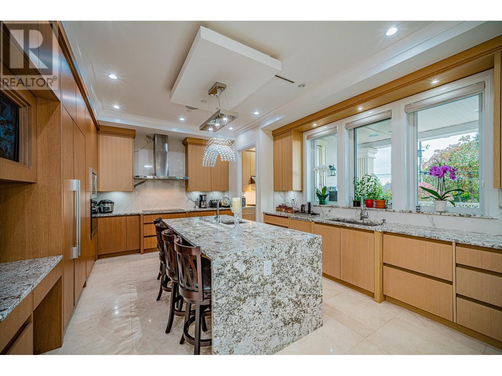 Listing Picture 9 of 37 : 3538 W 30TH AVENUE, Vancouver / 溫哥華 - 魯藝地產 Yvonne Lu Group - MLS Medallion Club Member