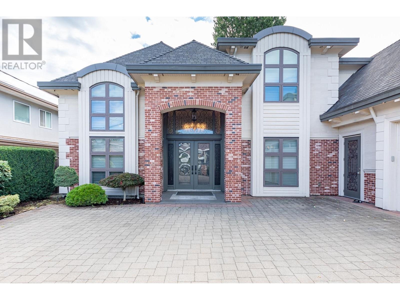 Listing Picture 2 of 33 : 8700 MINLER ROAD, Richmond / 烈治文 - 魯藝地產 Yvonne Lu Group - MLS Medallion Club Member