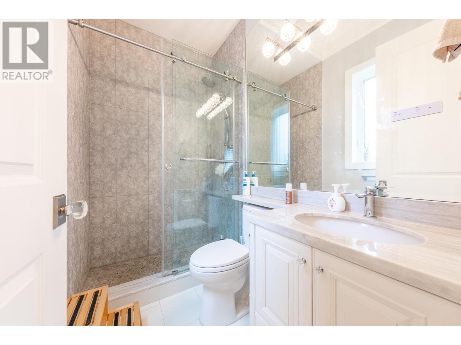 Listing Picture 19 of 33 : 8700 MINLER ROAD, Richmond / 烈治文 - 魯藝地產 Yvonne Lu Group - MLS Medallion Club Member