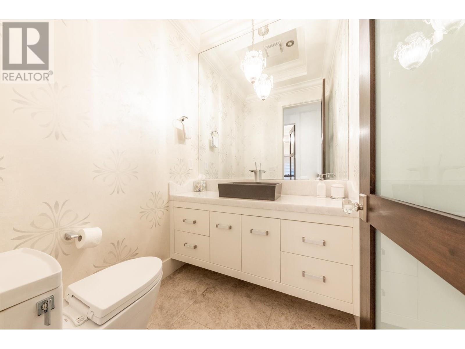 Listing Picture 22 of 33 : 8700 MINLER ROAD, Richmond / 烈治文 - 魯藝地產 Yvonne Lu Group - MLS Medallion Club Member