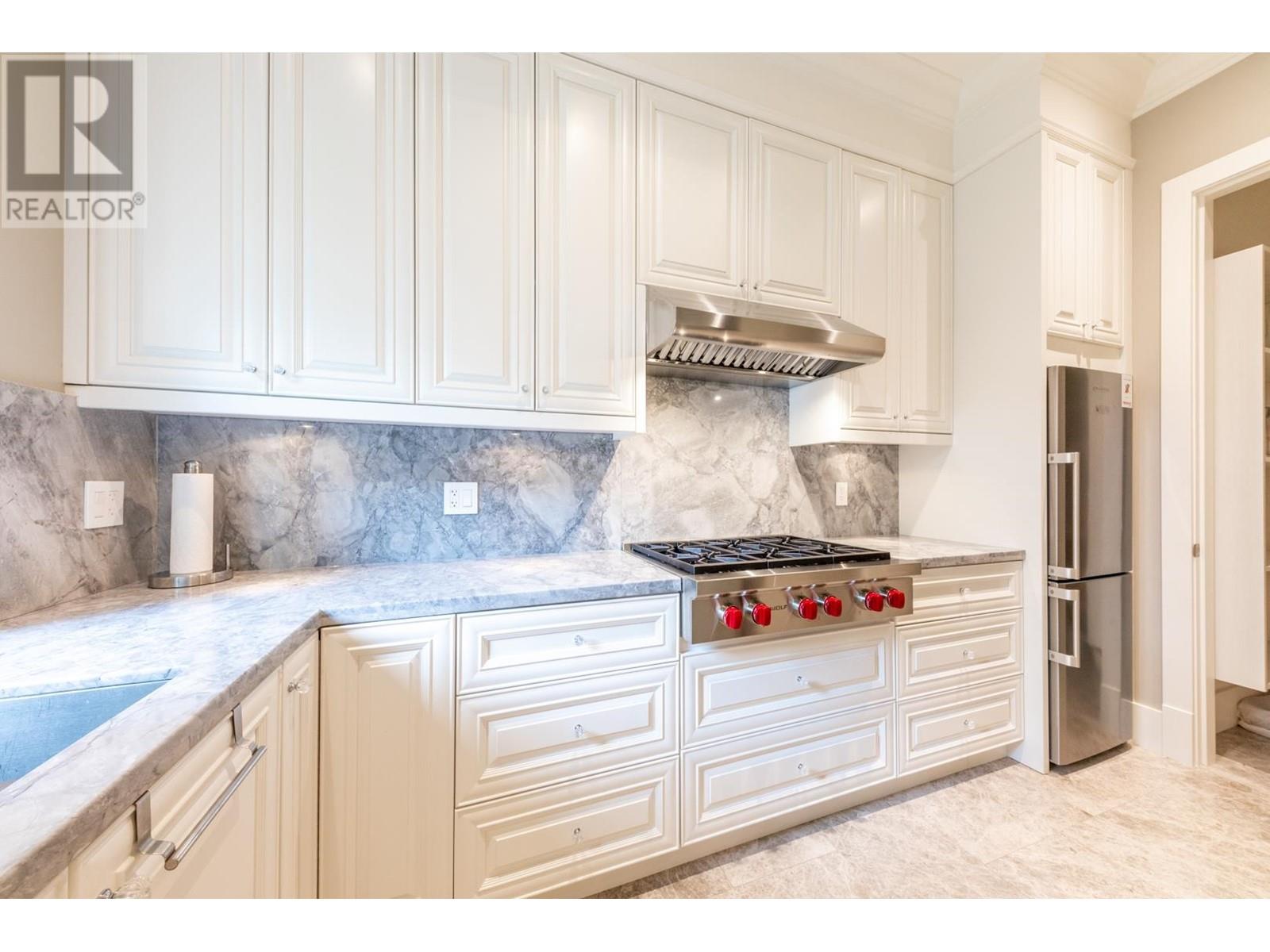 Listing Picture 16 of 33 : 8700 MINLER ROAD, Richmond / 烈治文 - 魯藝地產 Yvonne Lu Group - MLS Medallion Club Member