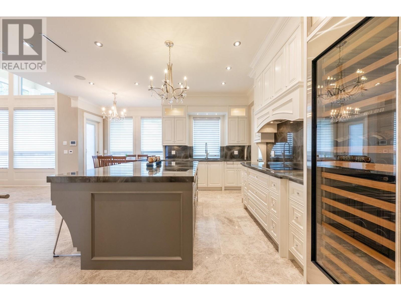 Listing Picture 18 of 33 : 8700 MINLER ROAD, Richmond / 烈治文 - 魯藝地產 Yvonne Lu Group - MLS Medallion Club Member
