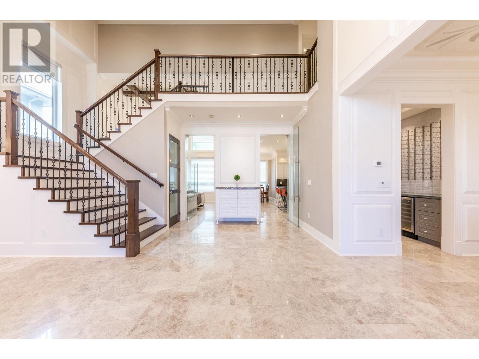 Listing Picture 3 of 33 : 8700 MINLER ROAD, Richmond / 烈治文 - 魯藝地產 Yvonne Lu Group - MLS Medallion Club Member