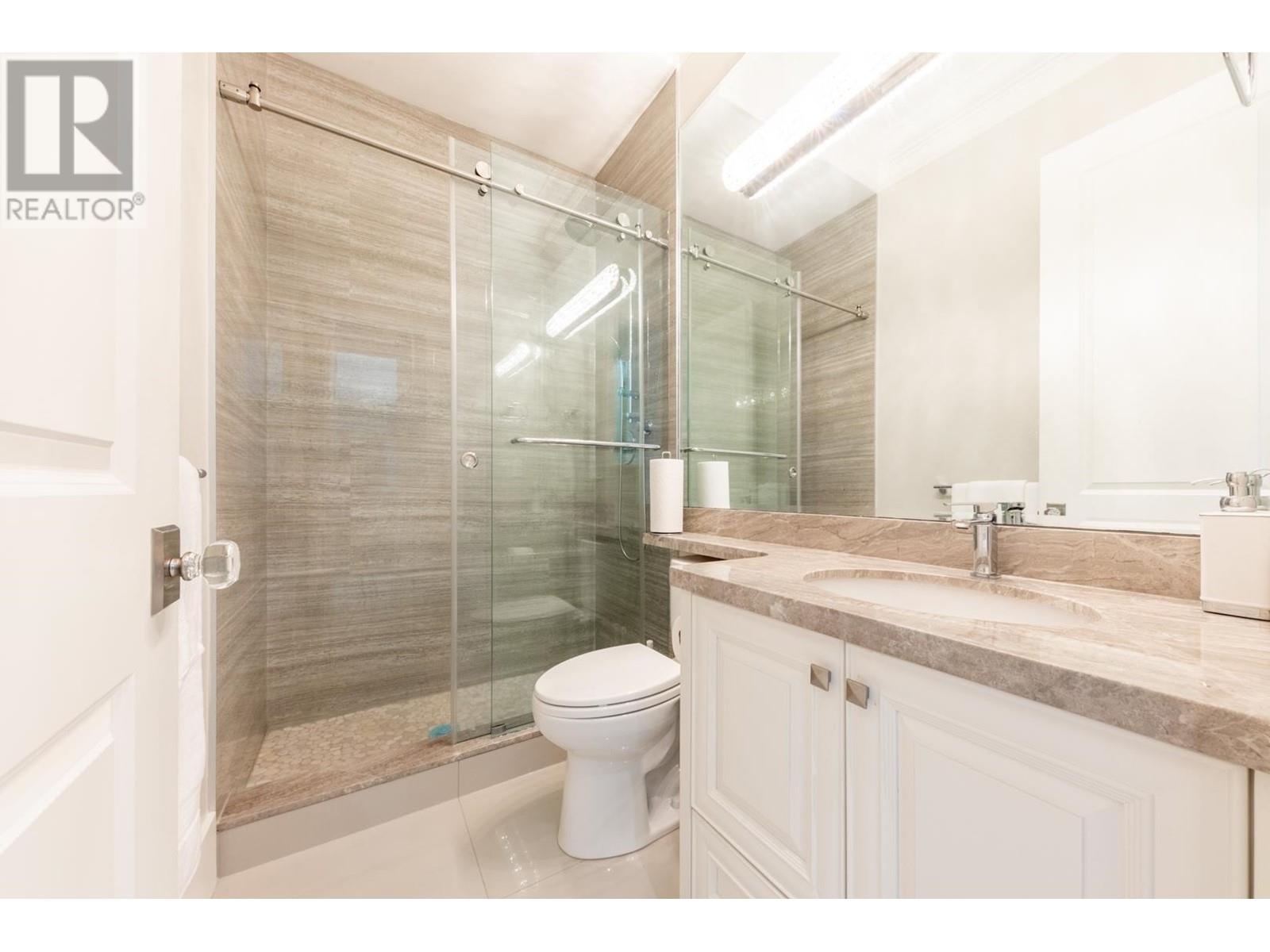 Listing Picture 26 of 33 : 8700 MINLER ROAD, Richmond / 烈治文 - 魯藝地產 Yvonne Lu Group - MLS Medallion Club Member