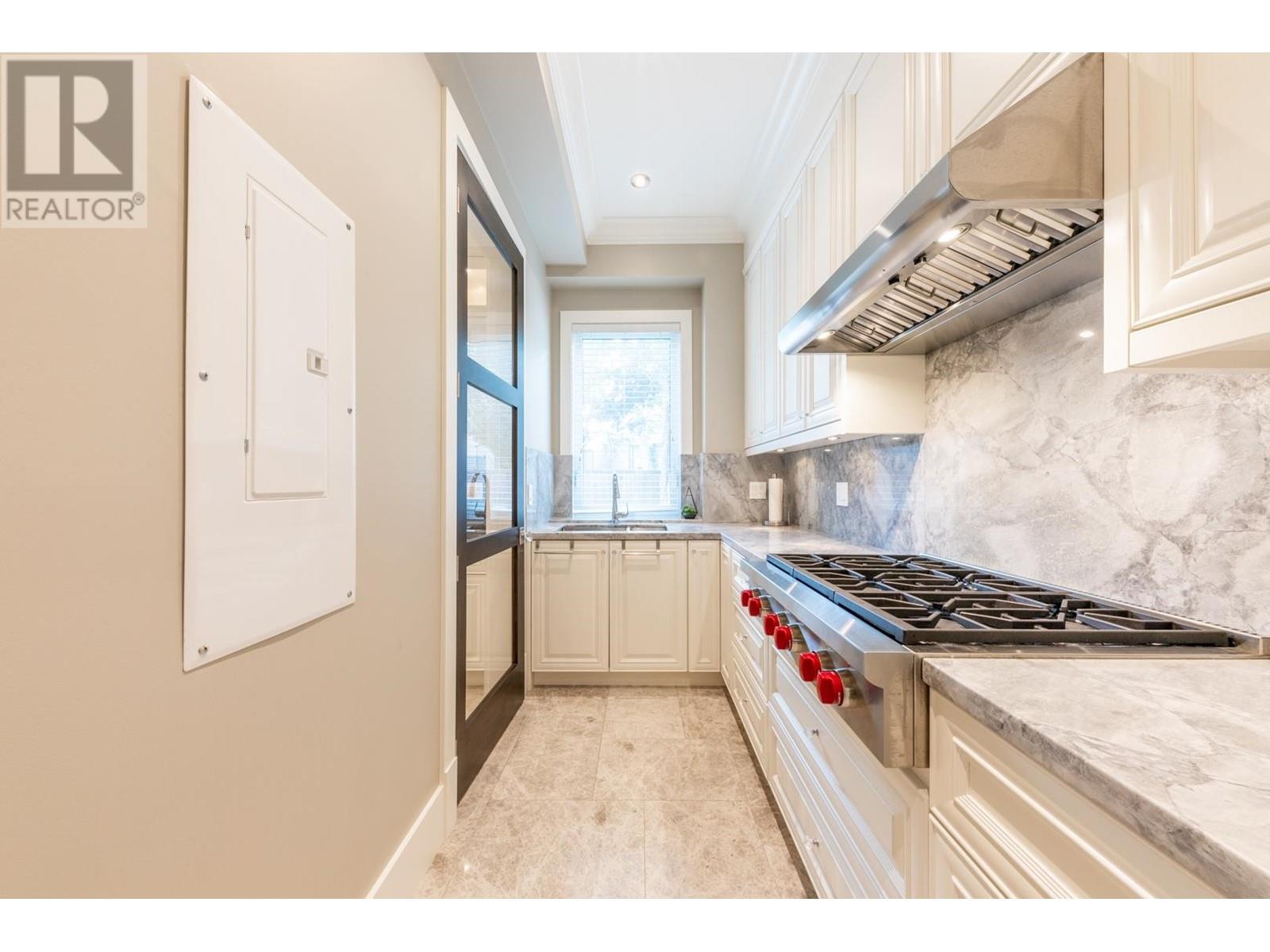 Listing Picture 17 of 33 : 8700 MINLER ROAD, Richmond / 烈治文 - 魯藝地產 Yvonne Lu Group - MLS Medallion Club Member