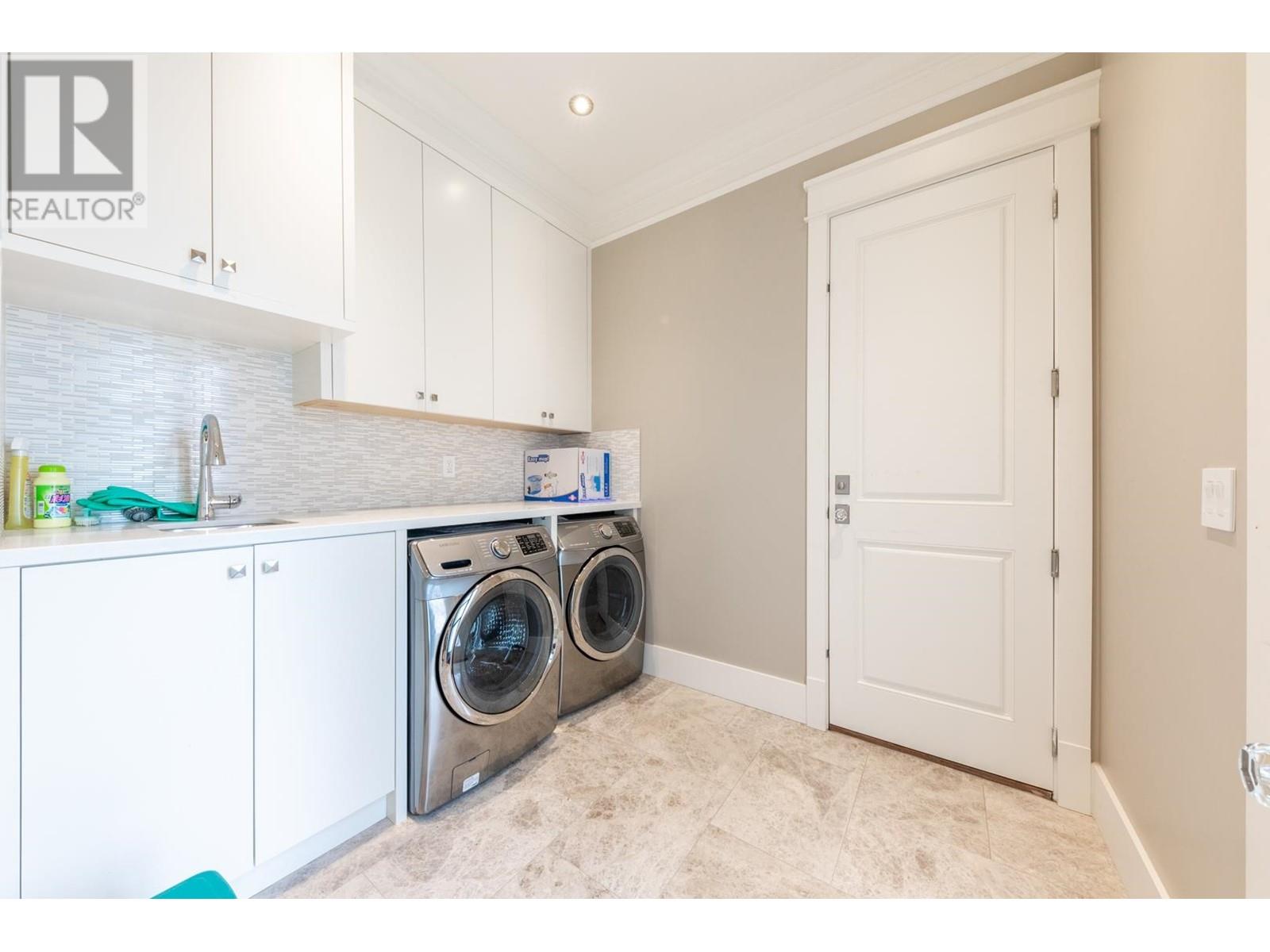 Listing Picture 20 of 33 : 8700 MINLER ROAD, Richmond / 烈治文 - 魯藝地產 Yvonne Lu Group - MLS Medallion Club Member