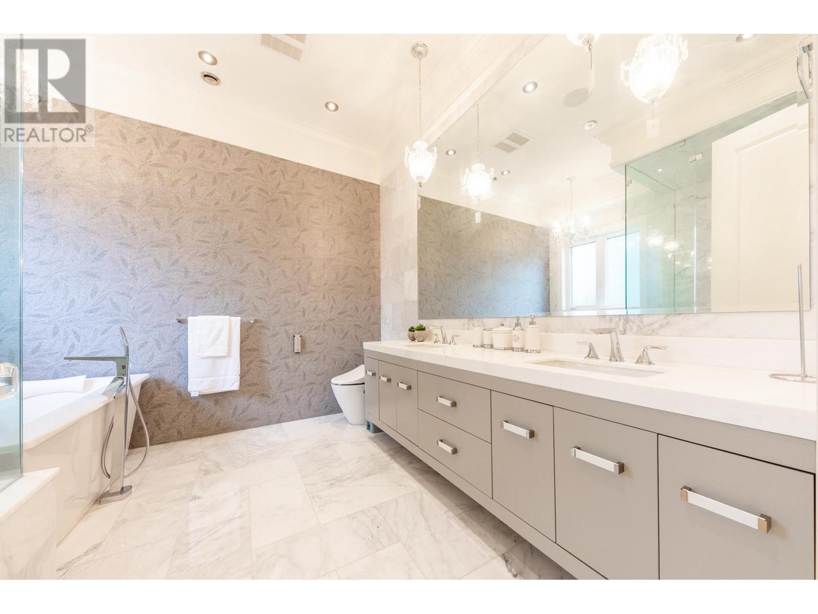 Listing Picture 24 of 33 : 8700 MINLER ROAD, Richmond / 烈治文 - 魯藝地產 Yvonne Lu Group - MLS Medallion Club Member