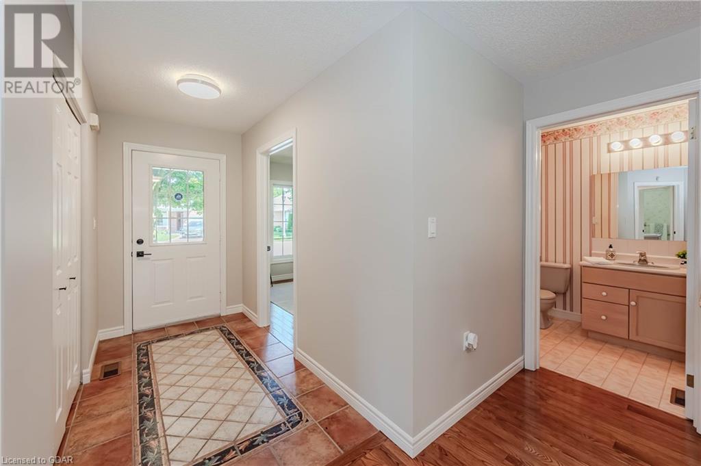 35 White Pine Way, Guelph, Ontario  N1G 4X7 - Photo 3 - 40606813